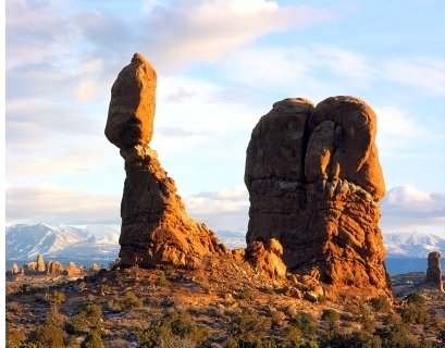 Der Balanced Rock gleich neben der Parkstrae